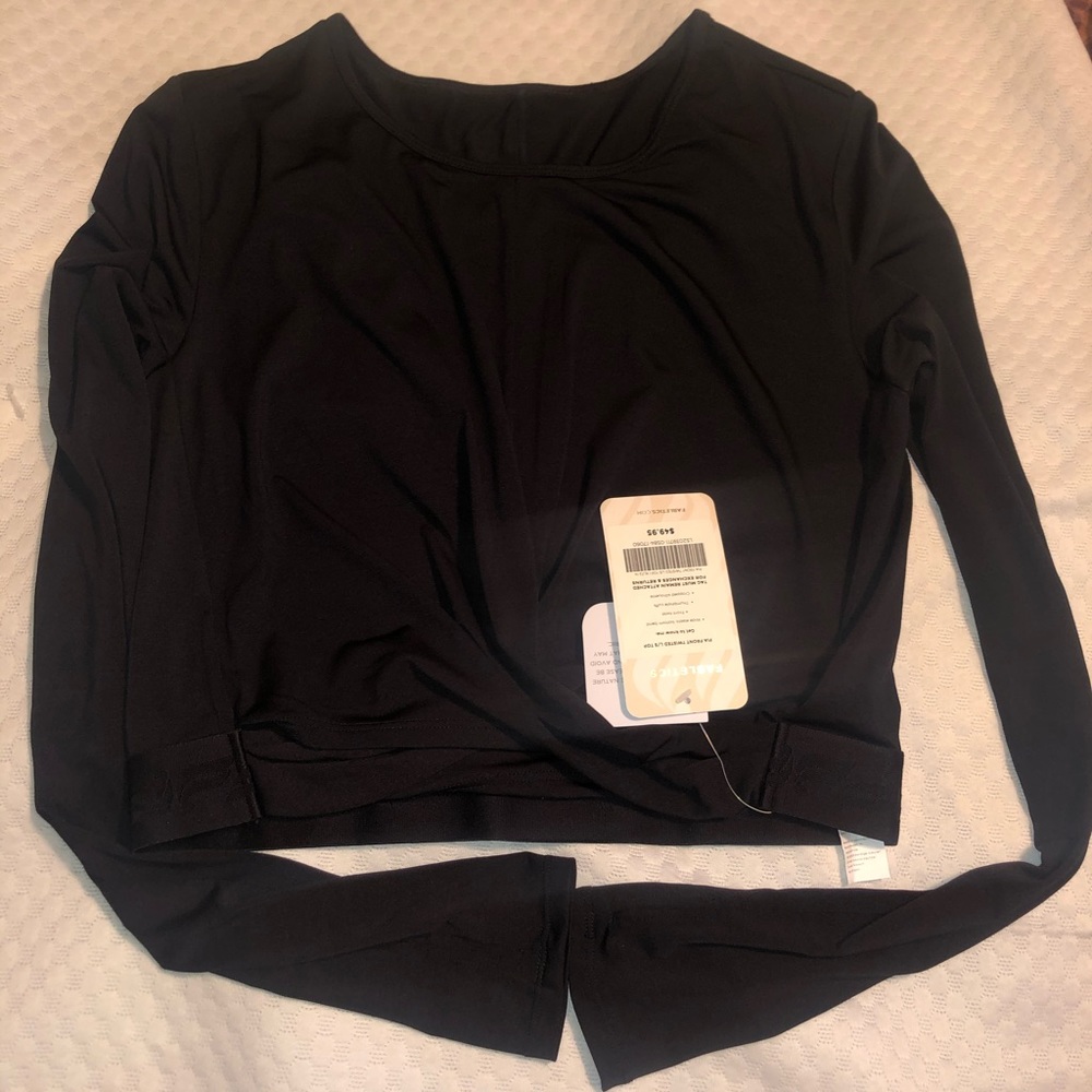 Fabletics NWT front twisted crop